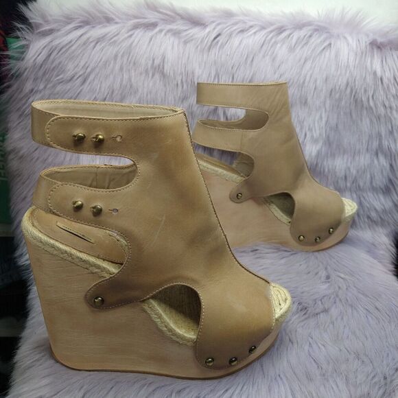 Max Studio Foal Leather Wedge Booties Platform Sandals Womens Size 10 Beige Stud - Picture 2 of 13